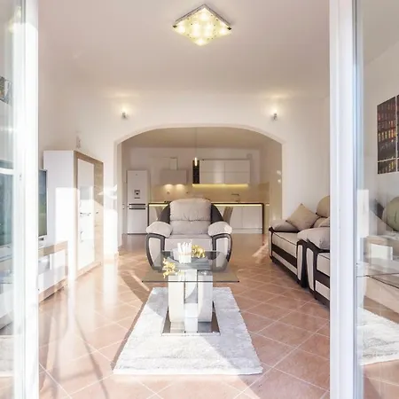Apartman Alcazar Apartment *
