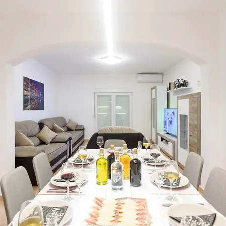 Apartman Alcazar Apartment *